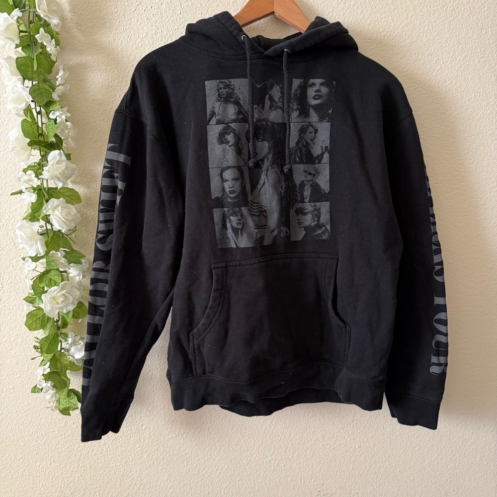 Taylor Swift Taylor Swift View 3